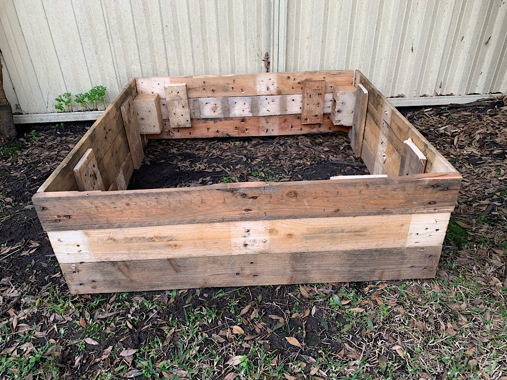 Raised Garden Bed From Old Pallets, How To Make A Raised Garden Using Pallets